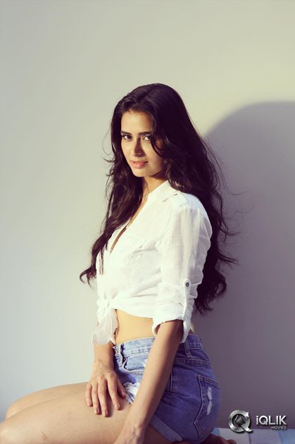 Meenakshi-Dixit
